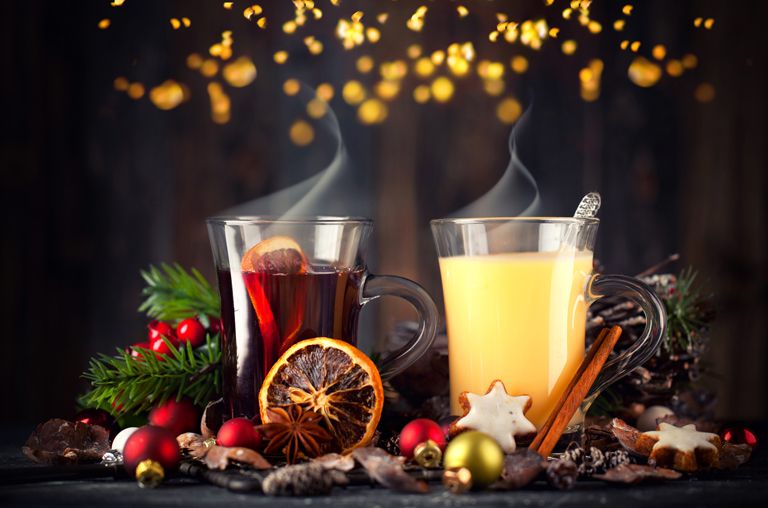 Glühwein und Eggnog sind in Weihnachtszeit sehr beliebt