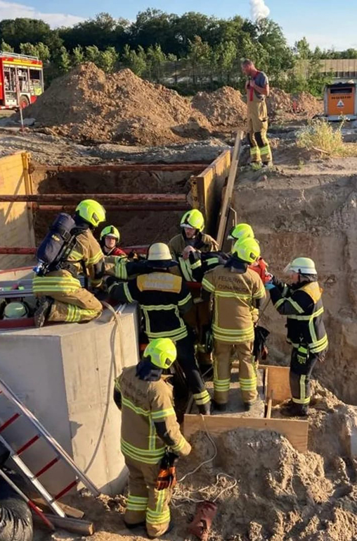 Einsatzfoto eines Übungsdienstes zum Thema Tiefbauunfälle